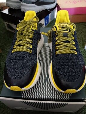 Womens Rabbit Shoes Size 7.